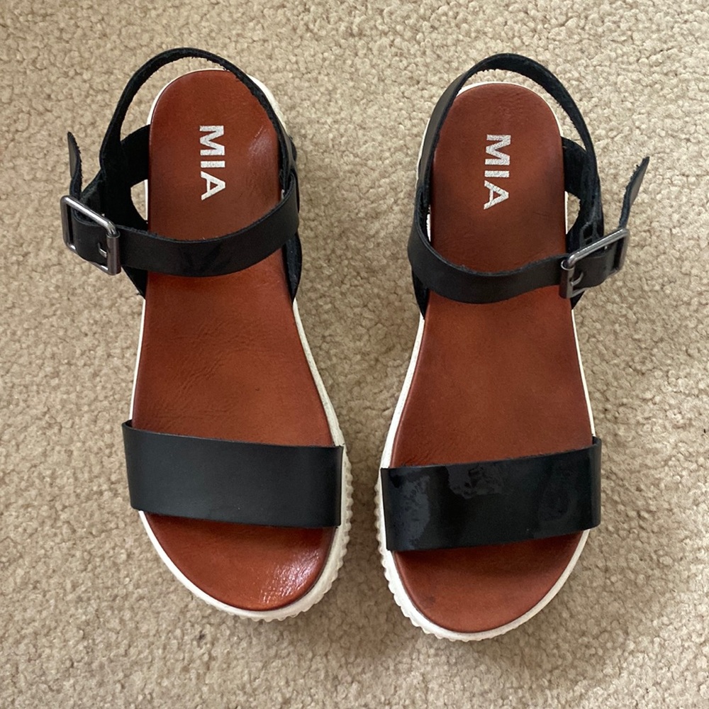 MIA Black and Brown Sandals